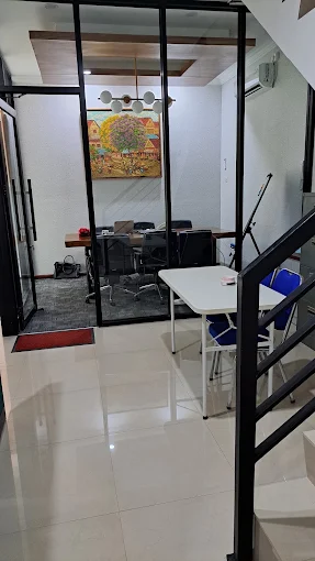 Ruang kerja dan meeting kantor PT Akita Jaya Batara